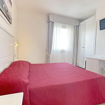 Pigalle 3*
