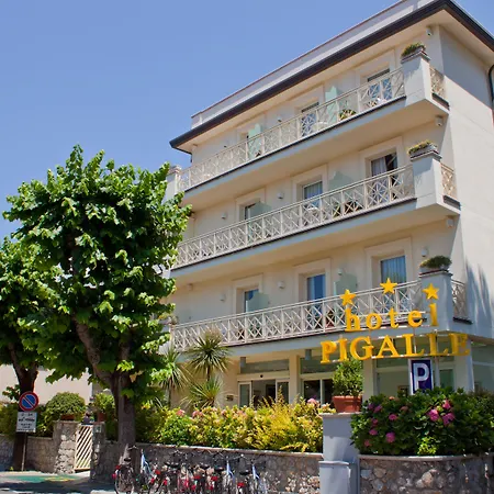 Pigalle Отель 3*