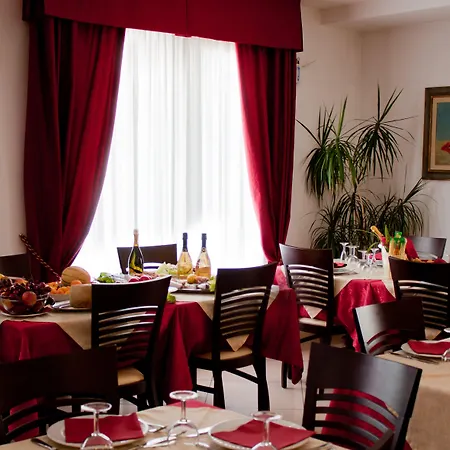 Отель Pigalle 3*