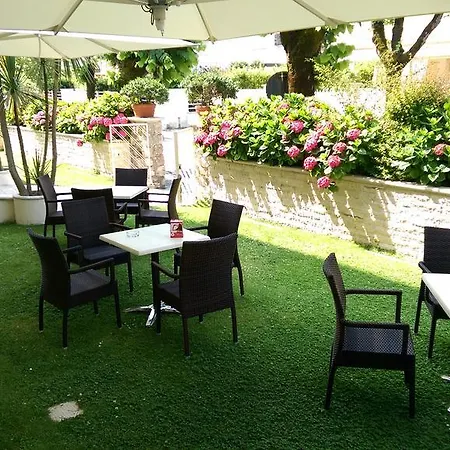 Отель Pigalle 3*